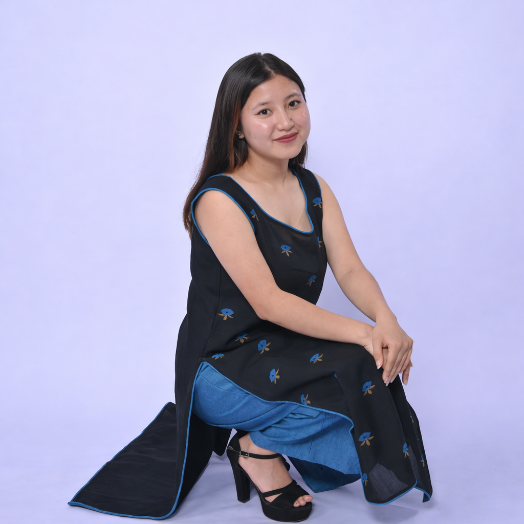Dhaka Set No Sleeve Kurti With Paraller Pants - Image 3